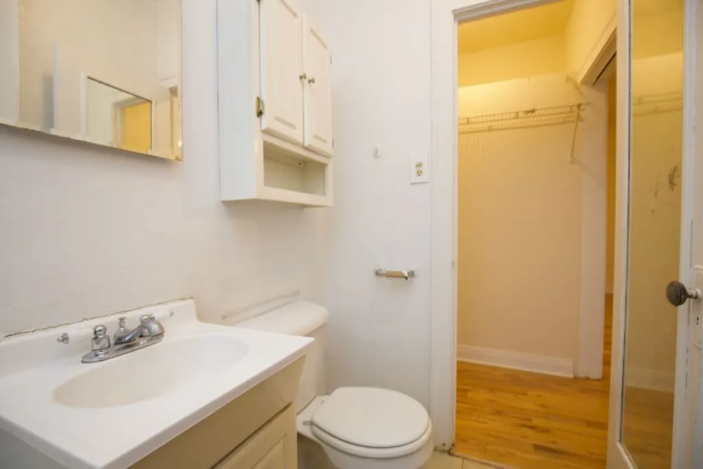 2827 North Burling Apartments