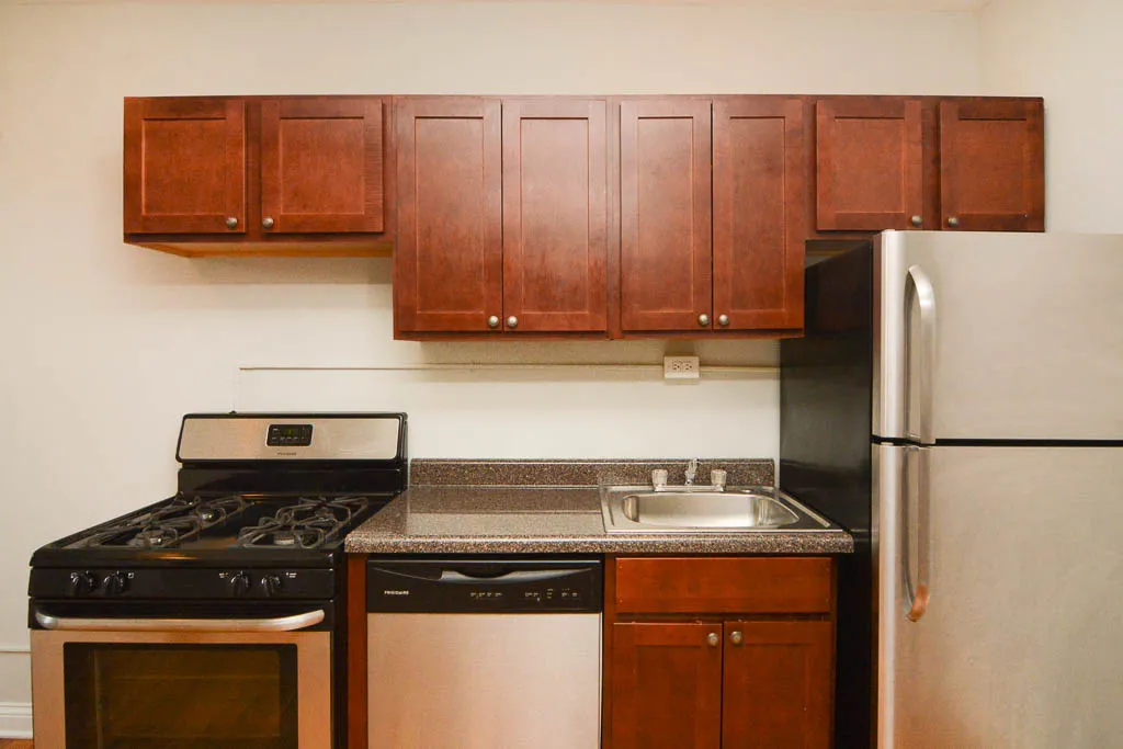 the front of Paulina Manor Apartments in Ravenswood Chicago