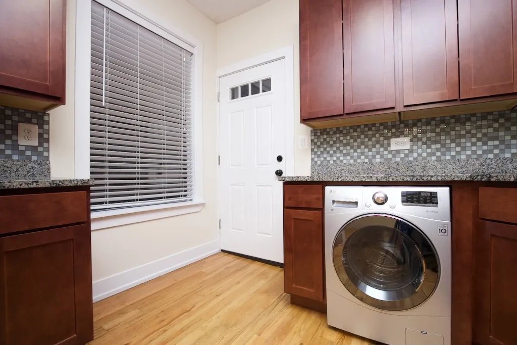 3517 N RACINE AVE 60657-3517-25 North Racine-Chicago-IL