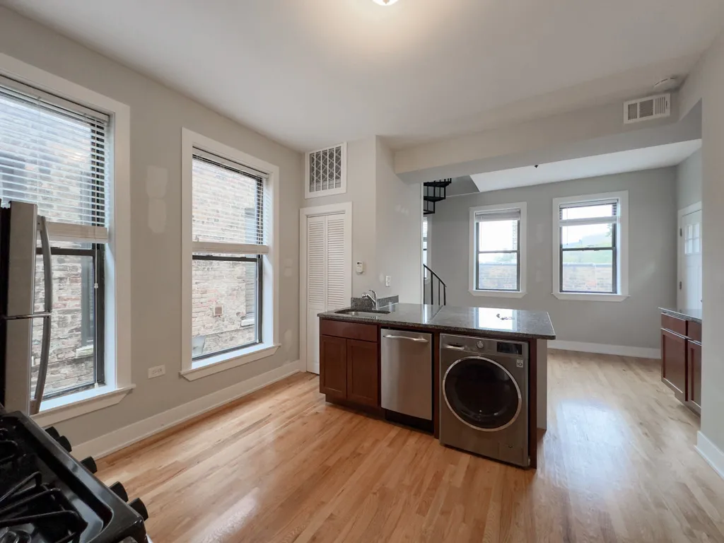 627-47 W OAKDALE AVE 60657-627 West Oakdale-Chicago-IL