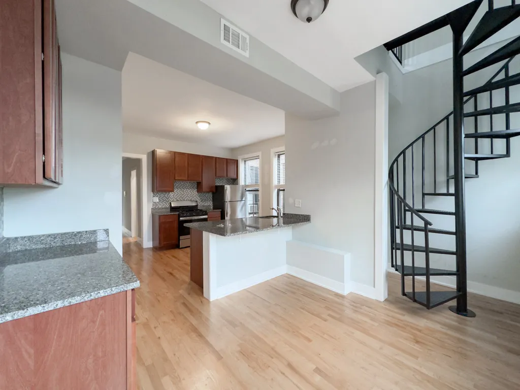 627-47 W OAKDALE AVE 60657-627 West Oakdale-Chicago-IL