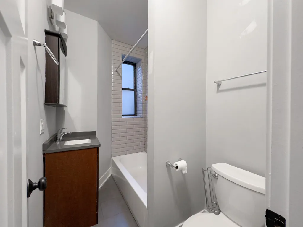 627-47 W OAKDALE AVE 60657-627 West Oakdale-Chicago-IL