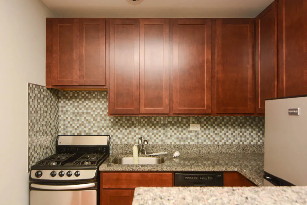 818 W DIVERSEY PKWY 60614-818 West Diversey-Chicago-IL