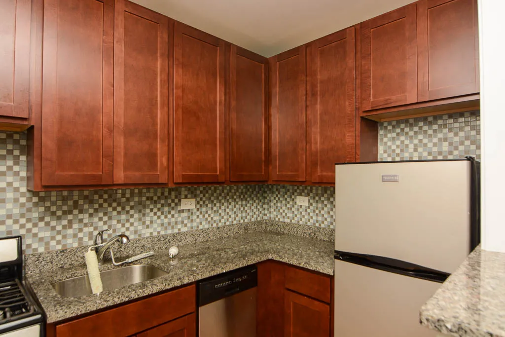 818 W DIVERSEY PKWY 60614-818 West Diversey-Chicago-IL