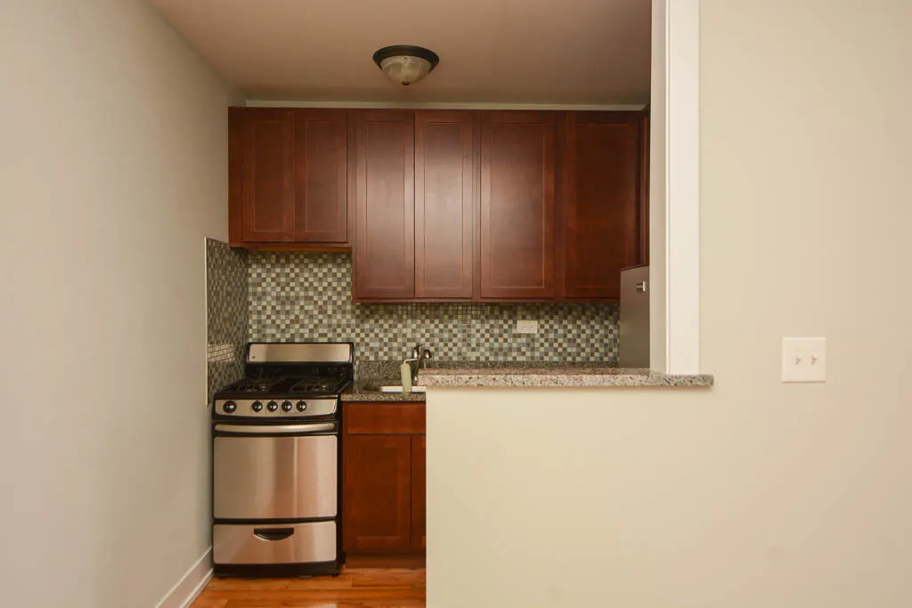 818 W DIVERSEY PKWY 60614-818 West Diversey-Chicago-IL