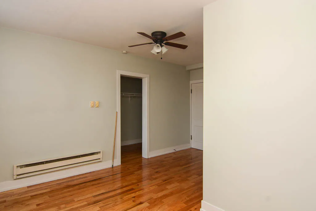 818 W DIVERSEY PKWY 60614-818 West Diversey-Chicago-IL