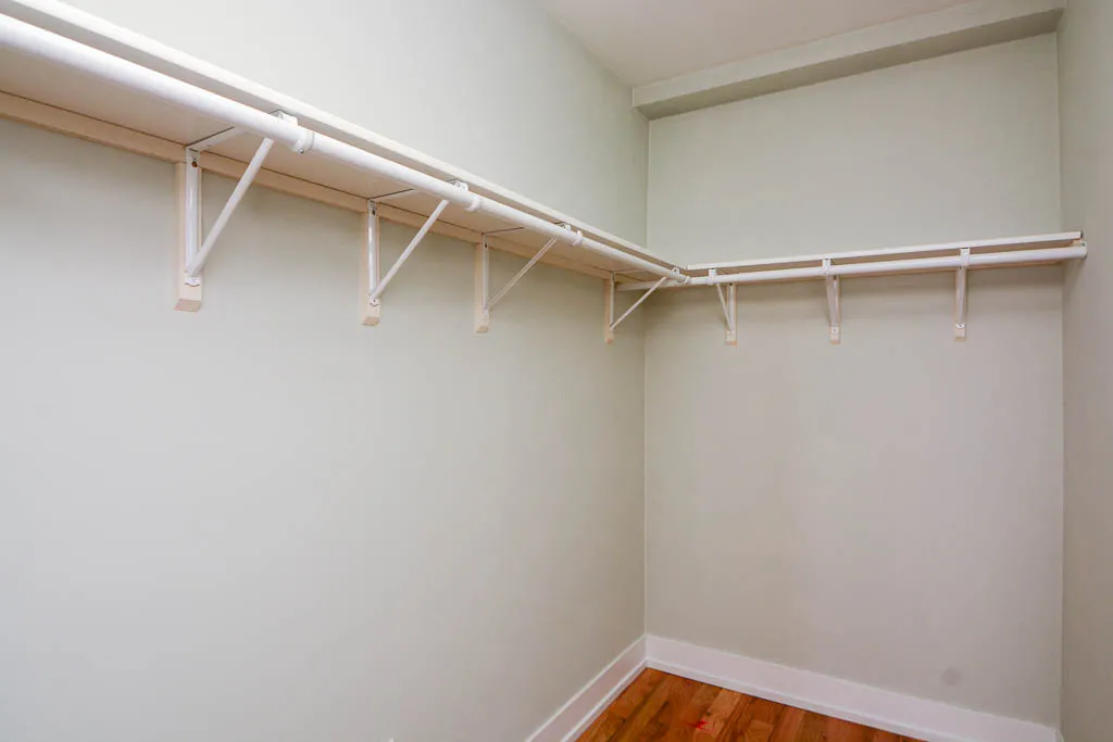 818 W DIVERSEY PKWY 60614-818 West Diversey-Chicago-IL