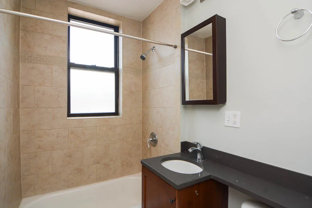 818 W DIVERSEY PKWY 60614-818 West Diversey-Chicago-IL