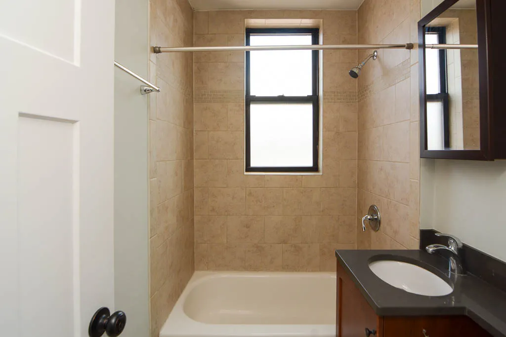 818 W DIVERSEY PKWY 60614-818 West Diversey-Chicago-IL