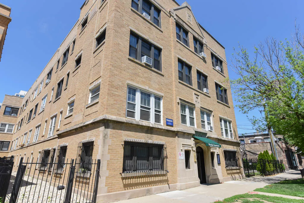 816 West Waveland Apartments