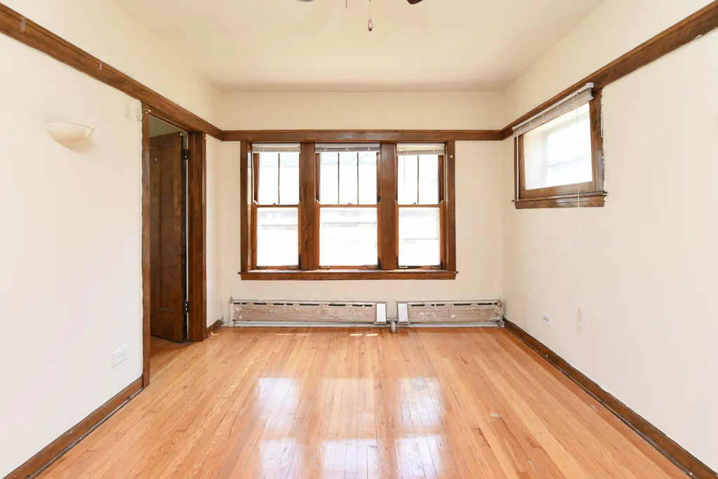 816 West Waveland Apartments