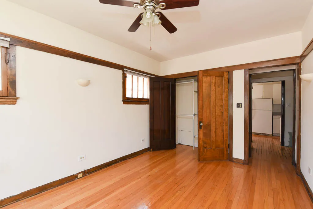 816 West Waveland Apartments