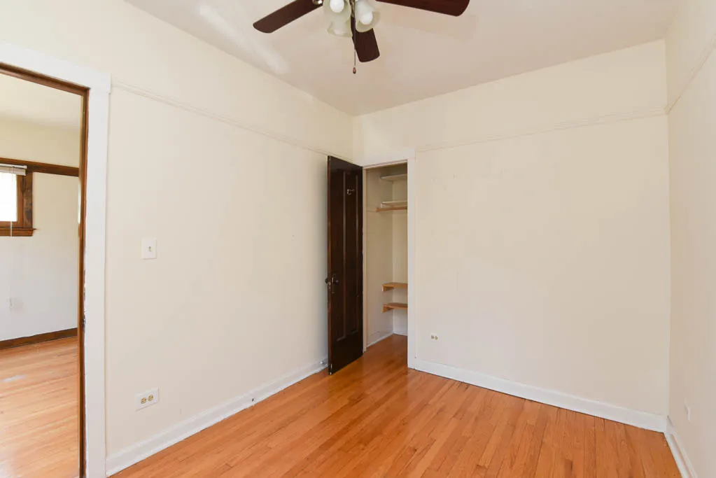 816 West Waveland Apartments