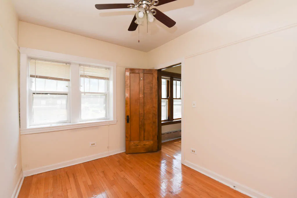 816 West Waveland Apartments