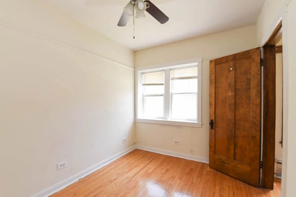 816 West Waveland Apartments