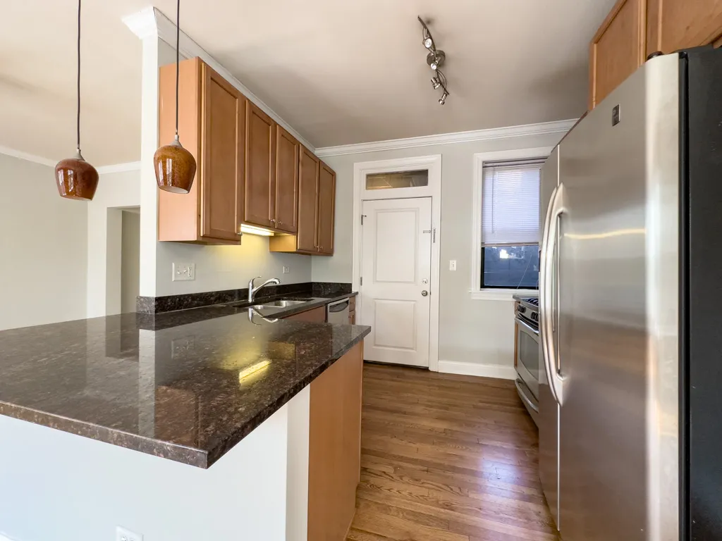 740 W ADDISON ST 60613-740-50 West Addison-Chicago-IL