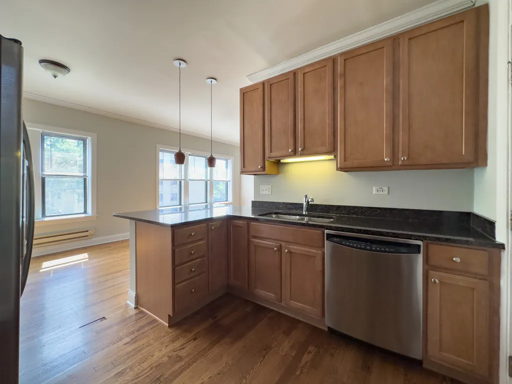 740 W ADDISON ST 60613-740-50 West Addison-Chicago-IL