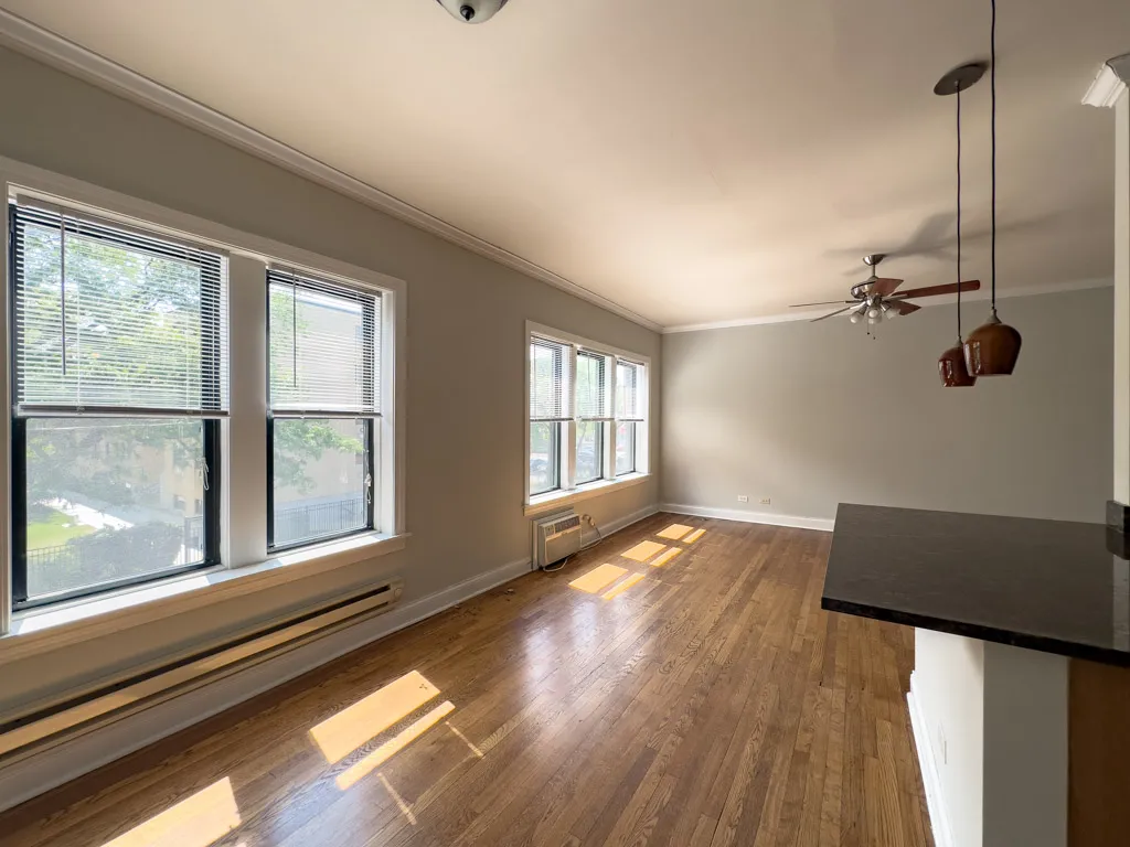 740 W ADDISON ST 60613-740-50 West Addison-Chicago-IL