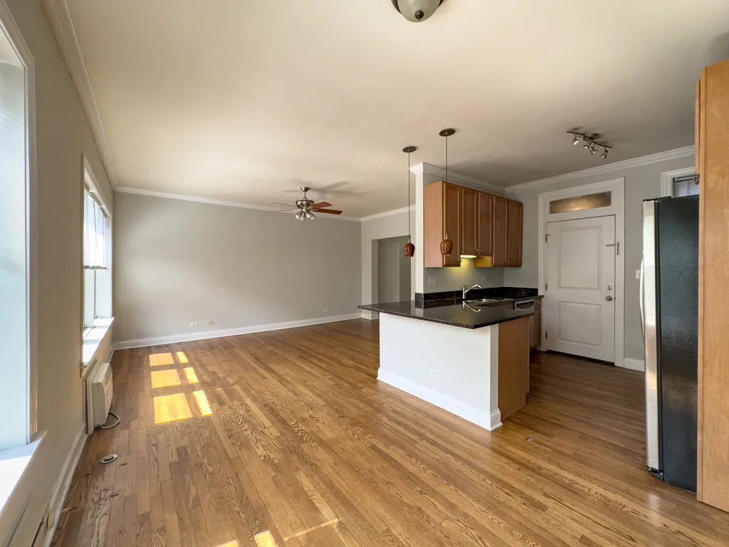 740 W ADDISON ST 60613-740-50 West Addison-Chicago-IL