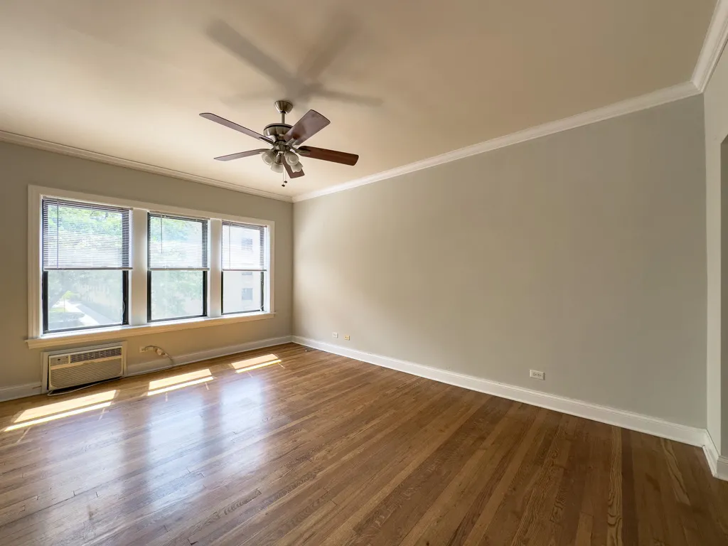 740 W ADDISON ST 60613-740-50 West Addison-Chicago-IL