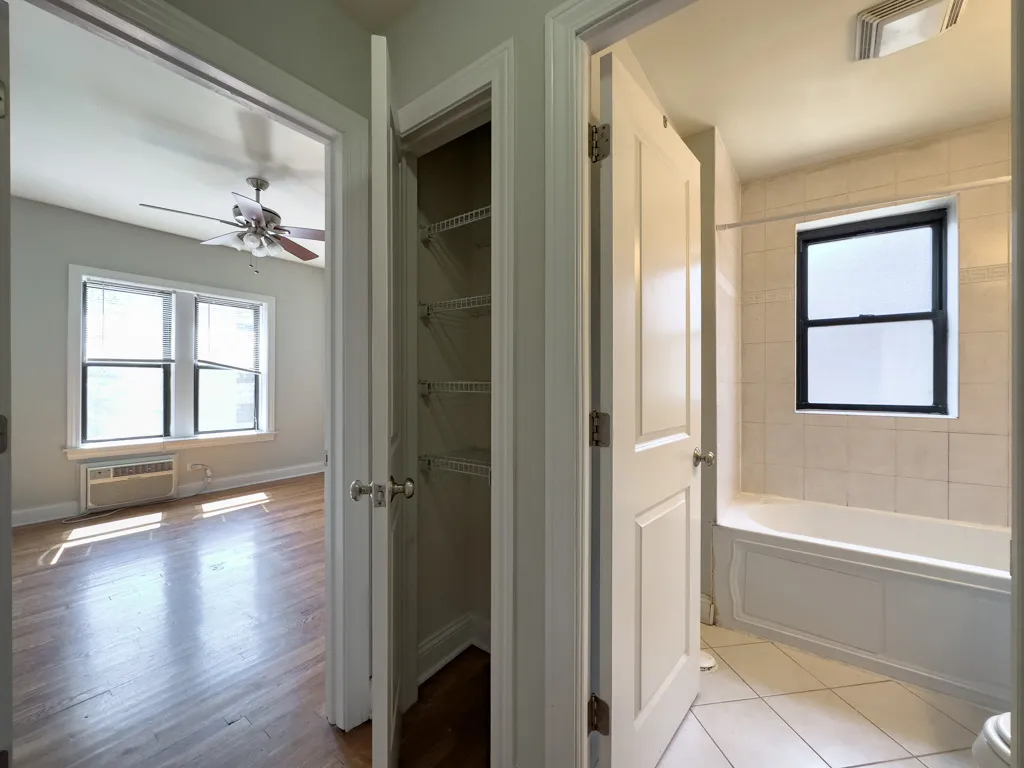 740 W ADDISON ST 60613-740-50 West Addison-Chicago-IL