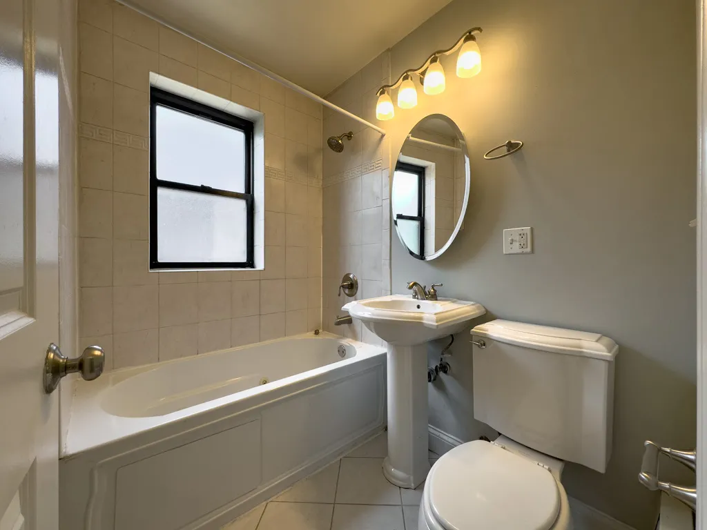 740 W ADDISON ST 60613-740-50 West Addison-Chicago-IL