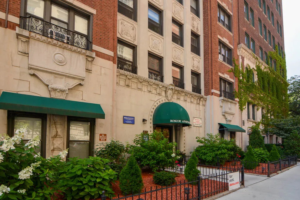 425 West Roscoe Apartments