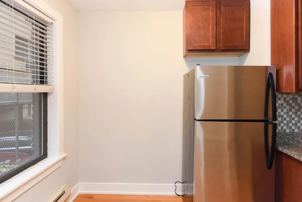 425 West Roscoe Apartments