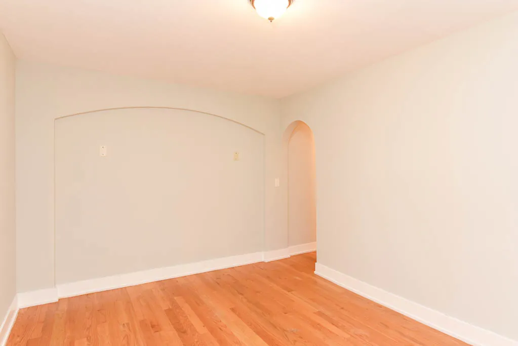 425 West Roscoe Apartments