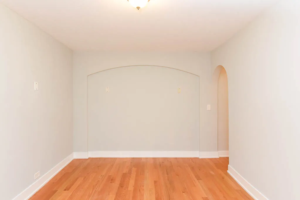 425 West Roscoe Apartments