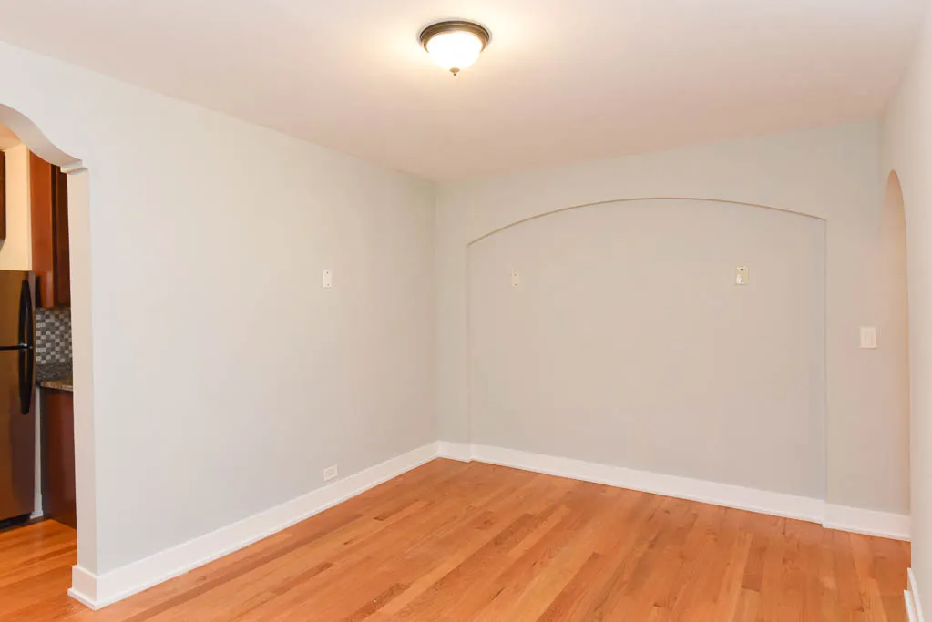 425 West Roscoe Apartments