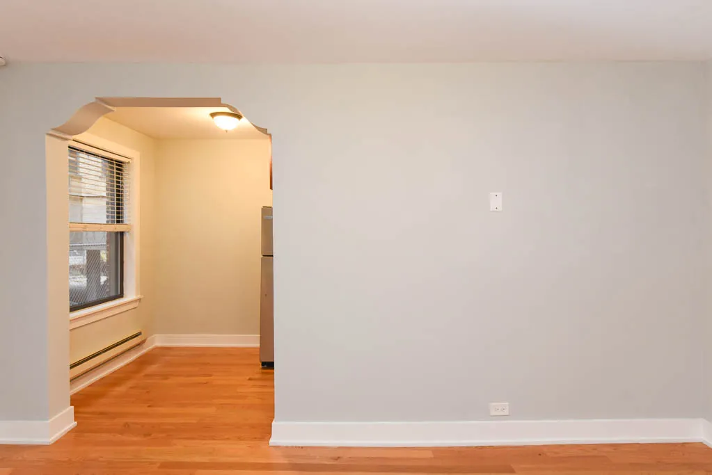 425 West Roscoe Apartments