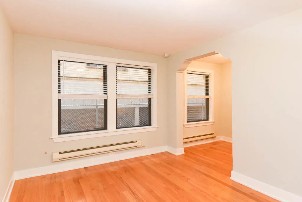 425 West Roscoe Apartments