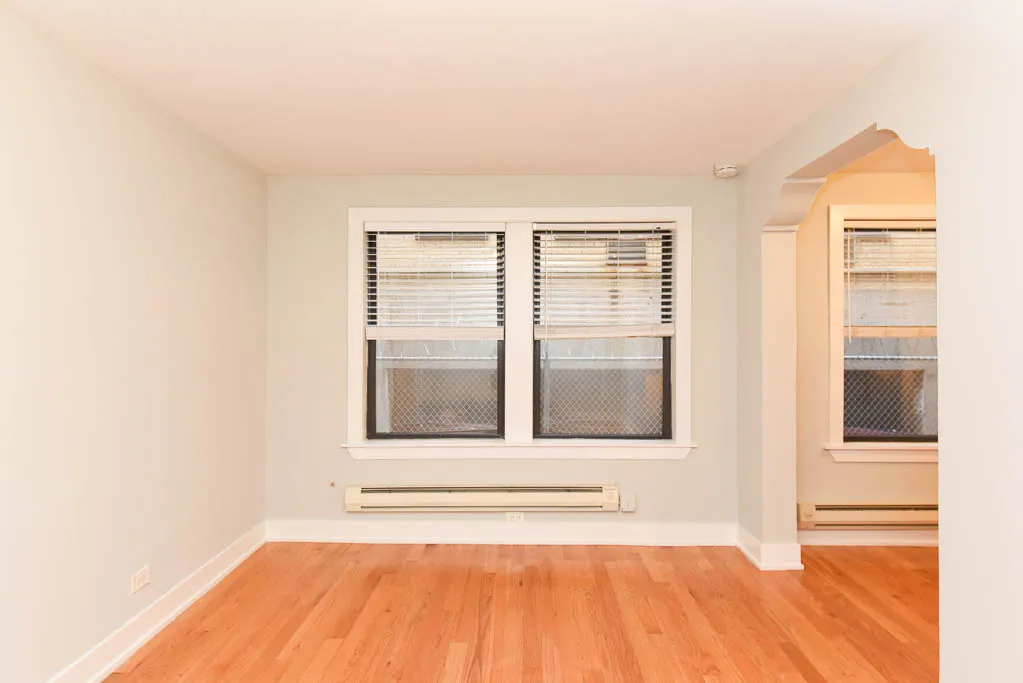 425 West Roscoe Apartments