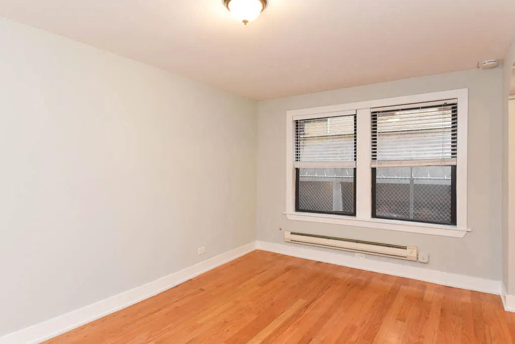 425 West Roscoe Apartments