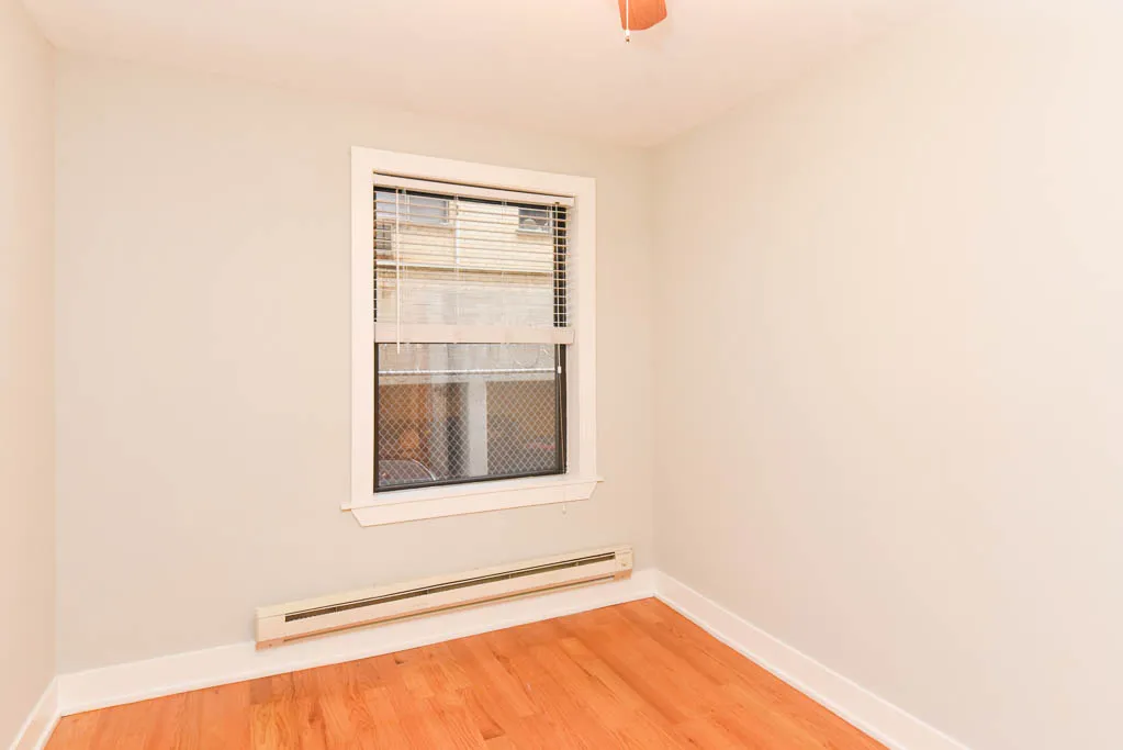 425 West Roscoe Apartments