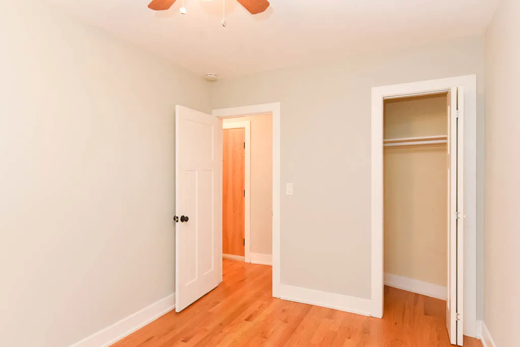 425 West Roscoe Apartments