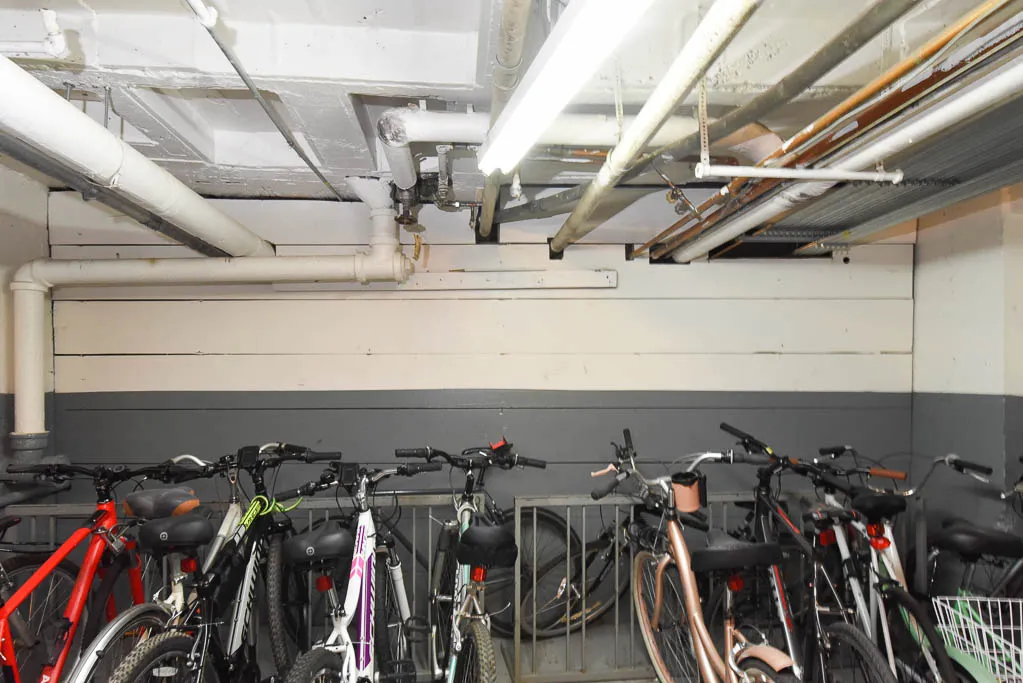 425 West Roscoe Apartments