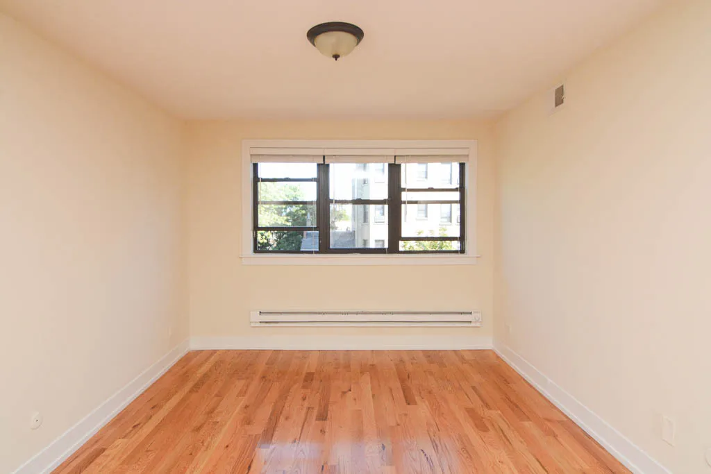 555 W ARLINGTON PL 60614-555 W Arlington-Chicago-IL