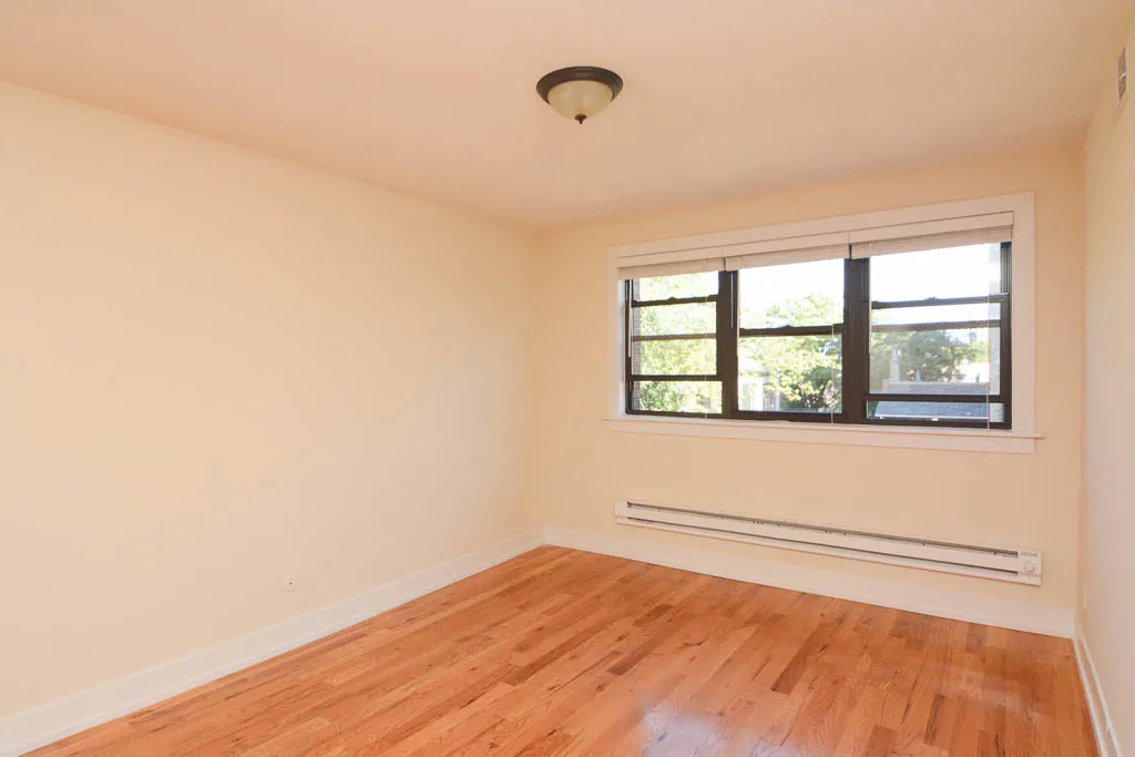 555 W ARLINGTON PL 60614-555 W Arlington-Chicago-IL