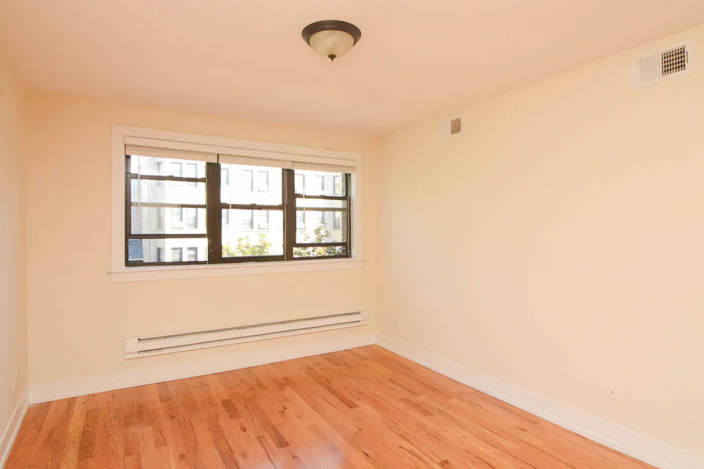 555 W ARLINGTON PL 60614-555 W Arlington-Chicago-IL