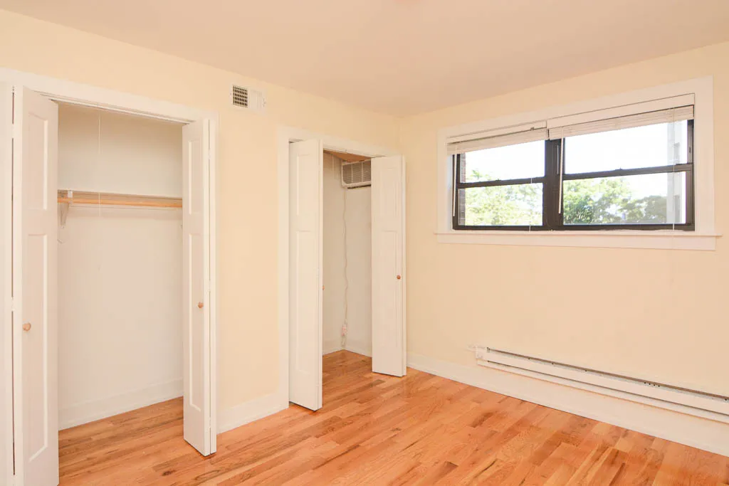 555 W ARLINGTON PL 60614-555 W Arlington-Chicago-IL