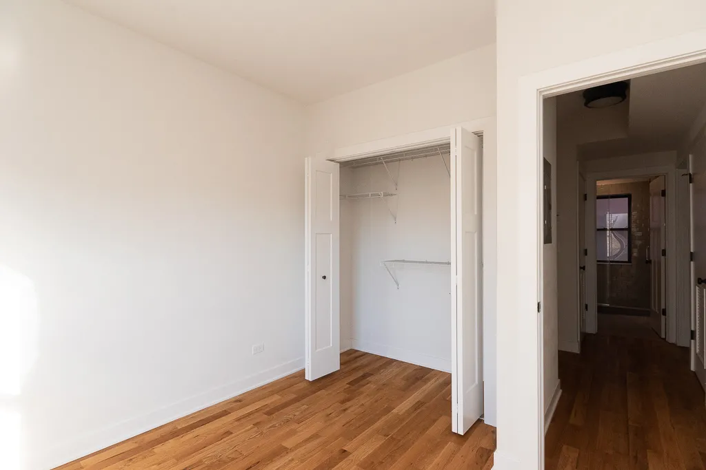 2201 W EASTWOOD AVE 60625-2201-09 West Eastwood-Chicago-IL