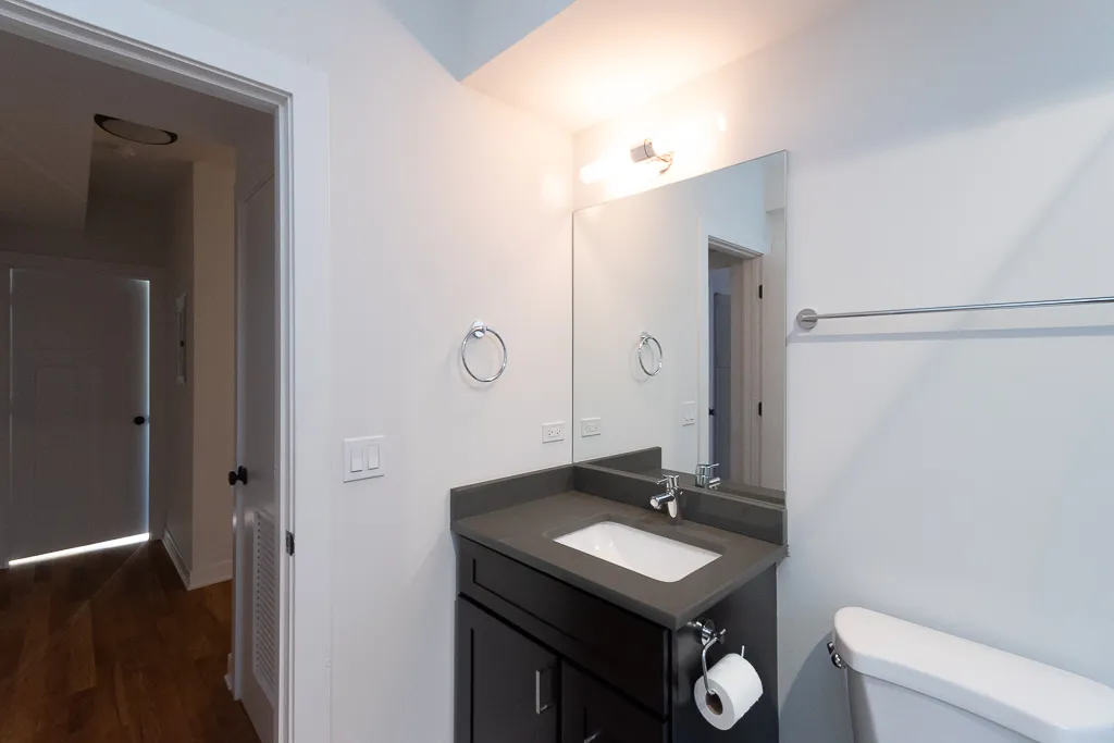 2201 W EASTWOOD AVE 60625-2201-09 West Eastwood-Chicago-IL