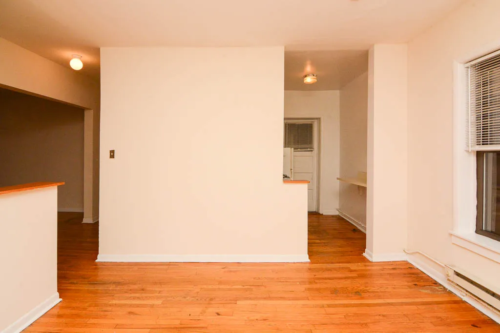 654 W Cornelia Apartments