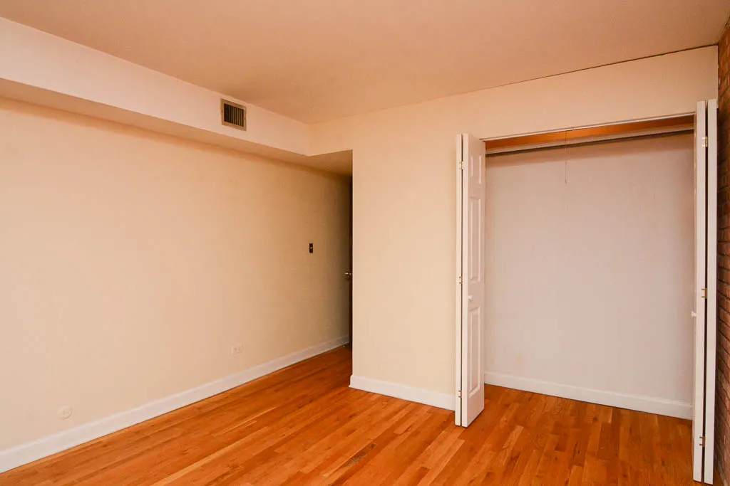 1220 N LA SALLE ST 60610-1220 N LaSalle-Chicago-IL
