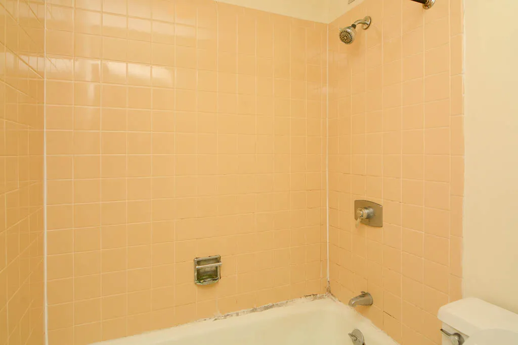 1220 N LA SALLE ST 60610-1220 N LaSalle-Chicago-IL