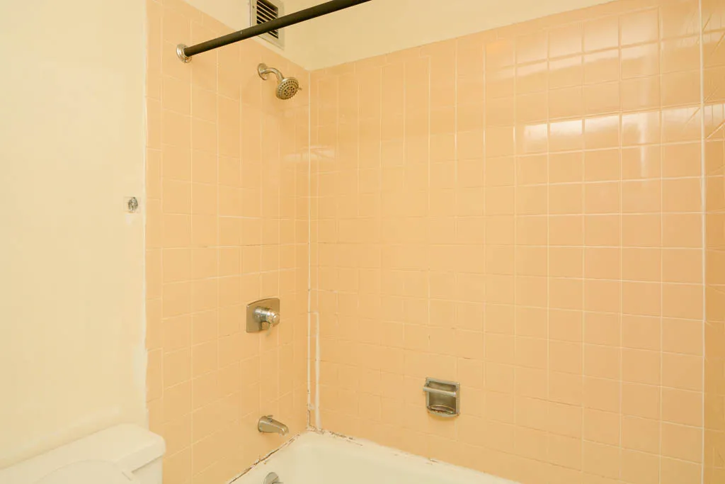 1220 N LA SALLE ST 60610-1220 N LaSalle-Chicago-IL