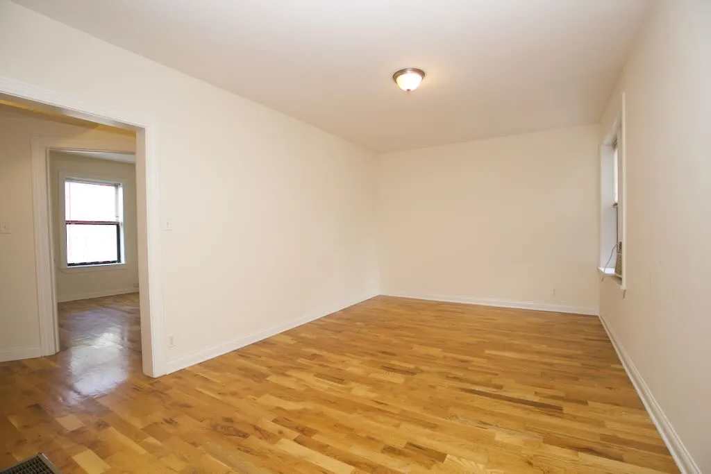 1444 W BYRON ST 60613-1444-50 West Byron-Chicago-IL