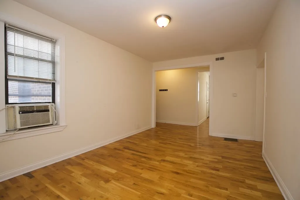 1444 W BYRON ST 60613-1444-50 West Byron-Chicago-IL